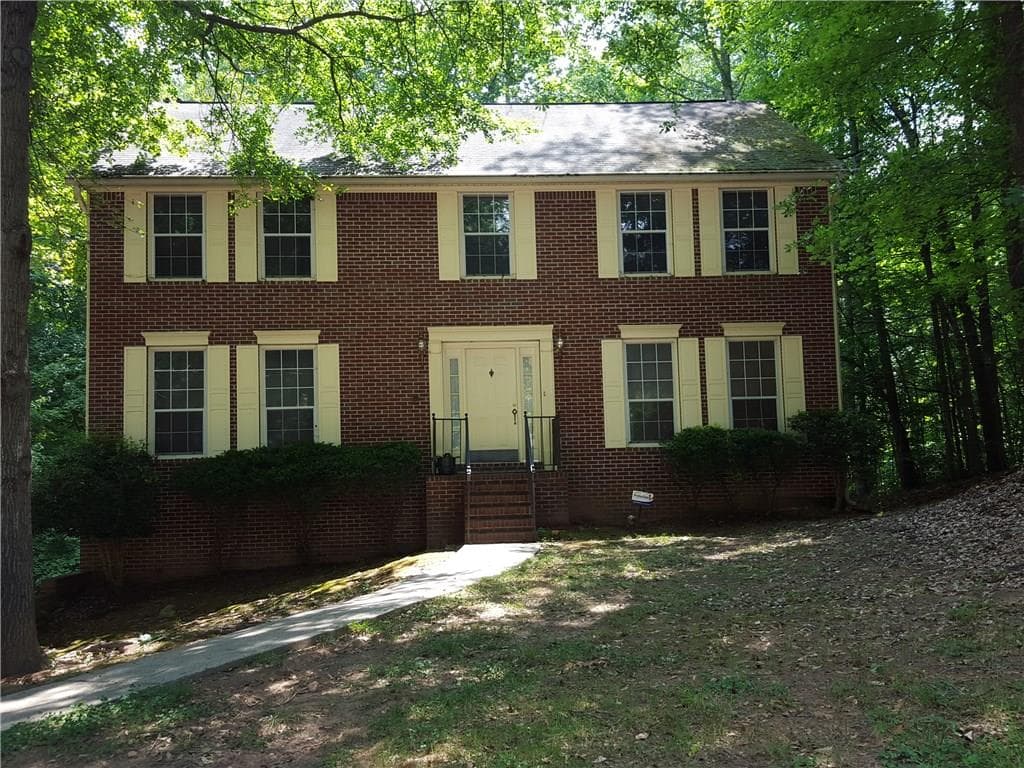4 bedroom, 2,808 sq ft single family residence sold at 145 Shadybrook Lane, Atlanta, GA 30331