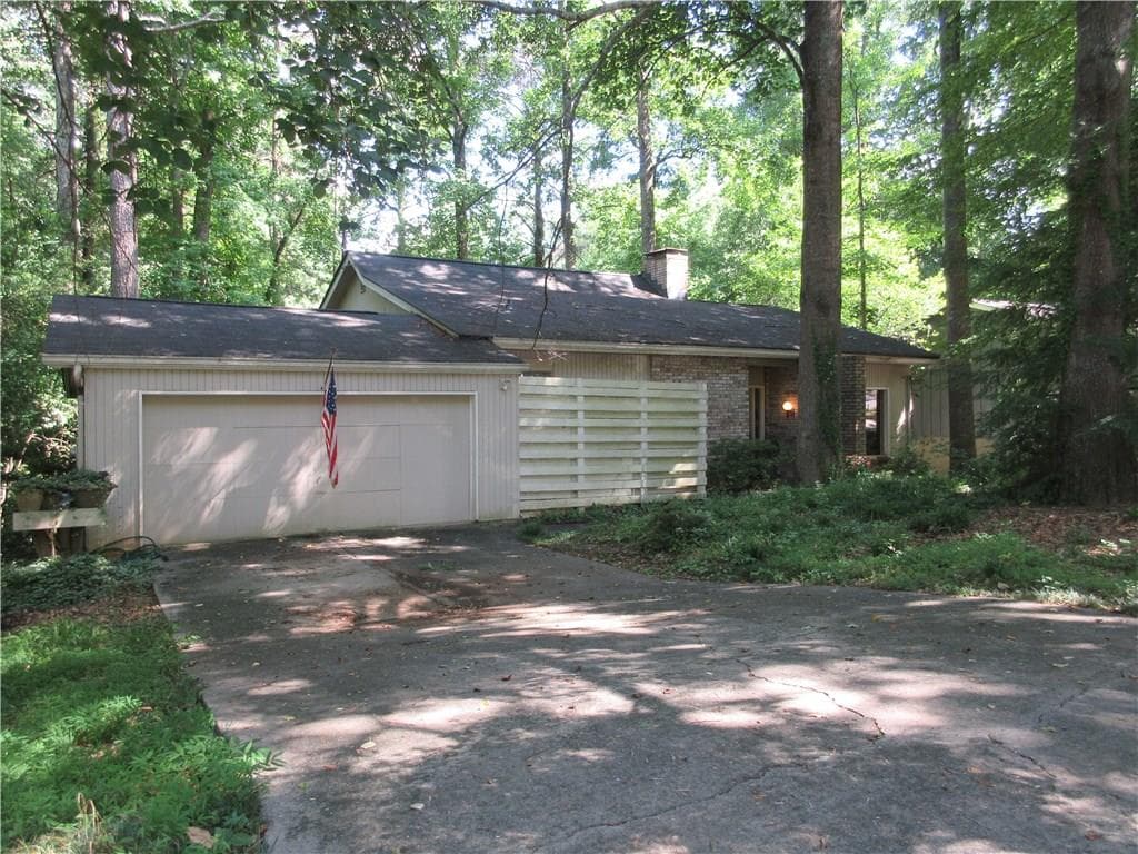 3 bedroom, 1,760 sq ft single family residence sold at 3000 Cedar Knoll Drive, Roswell, GA 30076