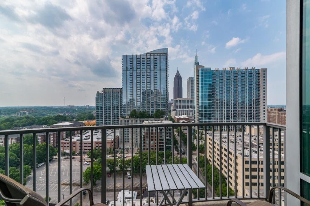 668 sq ft condominium sold at 923 Peachtree Street 1829, Atlanta, GA 30309