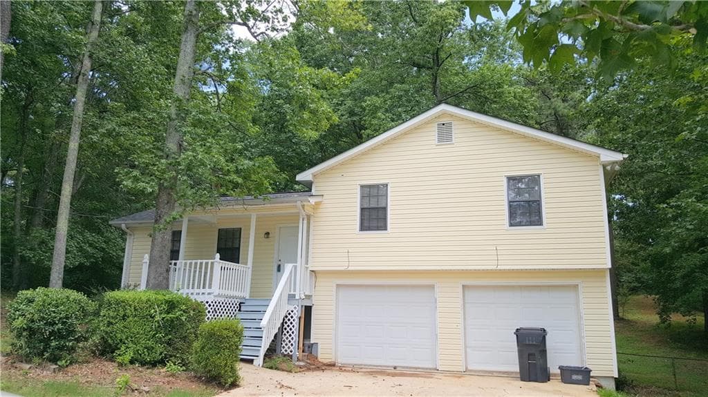 3 bedroom, 1,547 sq ft single family residence sold at 372 Kings Hill Court, Lawrenceville, GA 30045