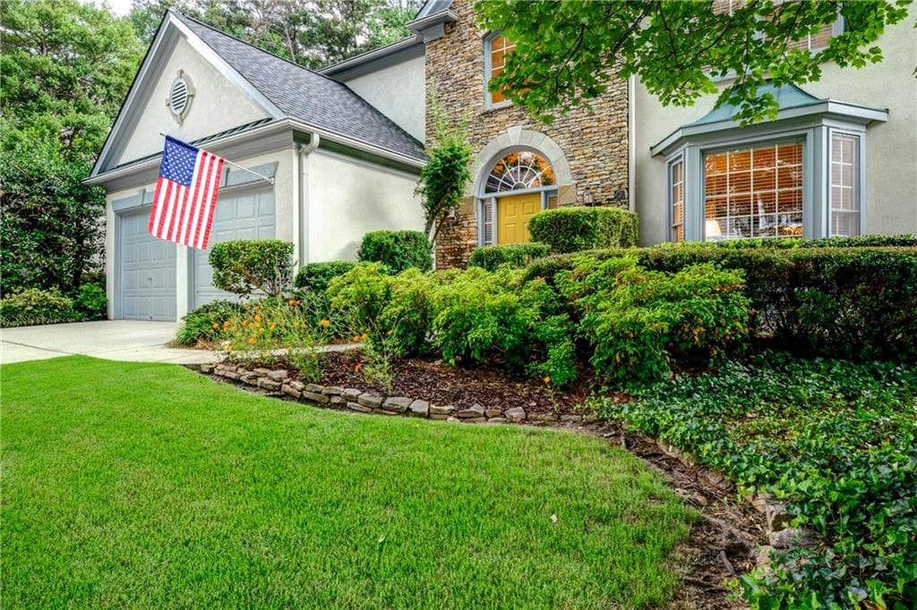 4 bedroom, 2,211 sq ft single family residence sold at 3216 Amblewood Court, Atlanta, GA 30345