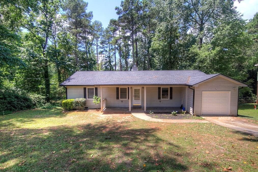 3 bedroom, 1,381 sq ft single family residence sold at 1938 Suwanee Roberts Court, Lawrenceville, GA 30043