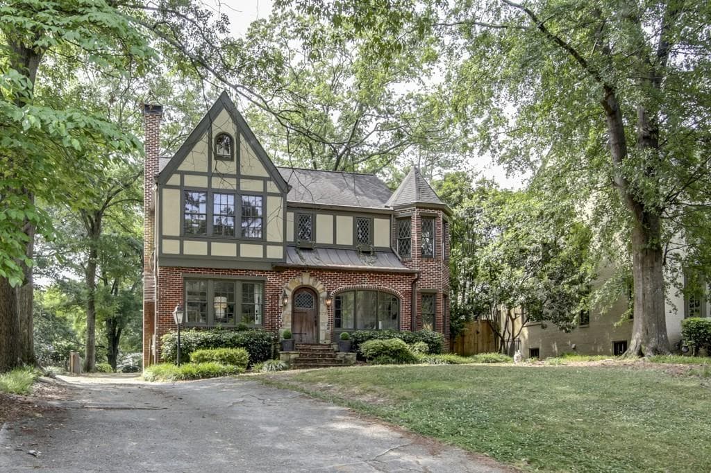 5 bedroom, 3,628 sq ft single family residence sold at 611 E Paces Ferry Road, Atlanta, GA 30305