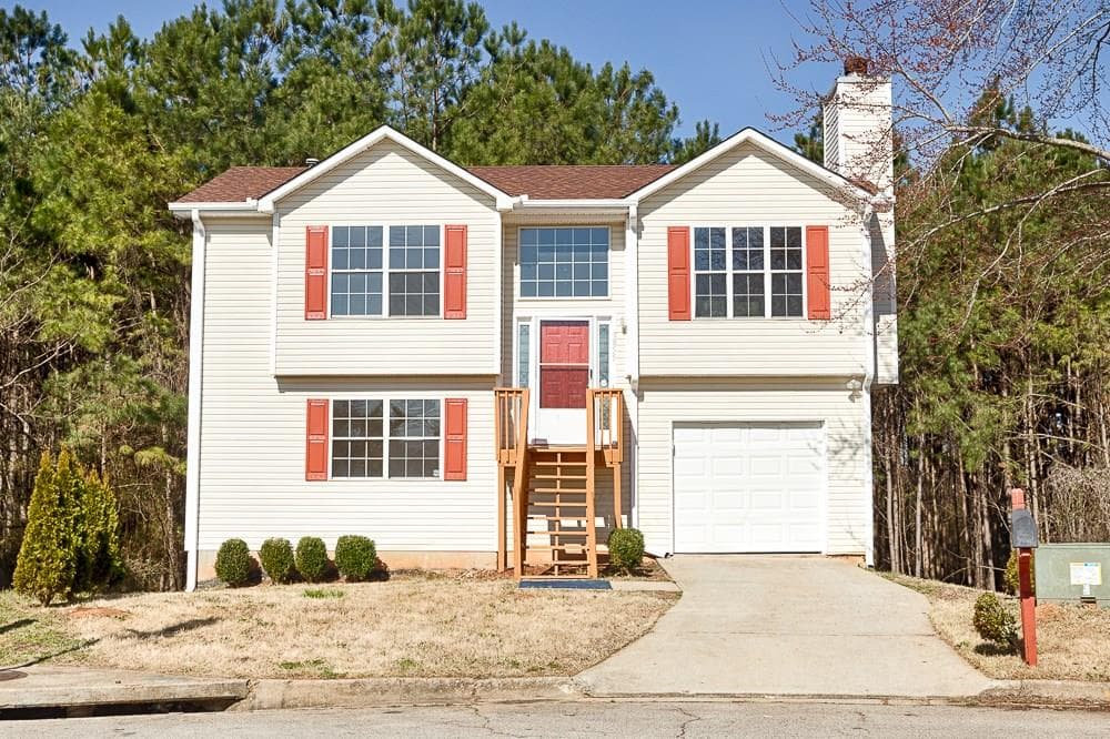 3 bedroom, 1,275 sq ft single family residence sold at 5855 Crescent Ridge Court, Lithonia, GA 30058