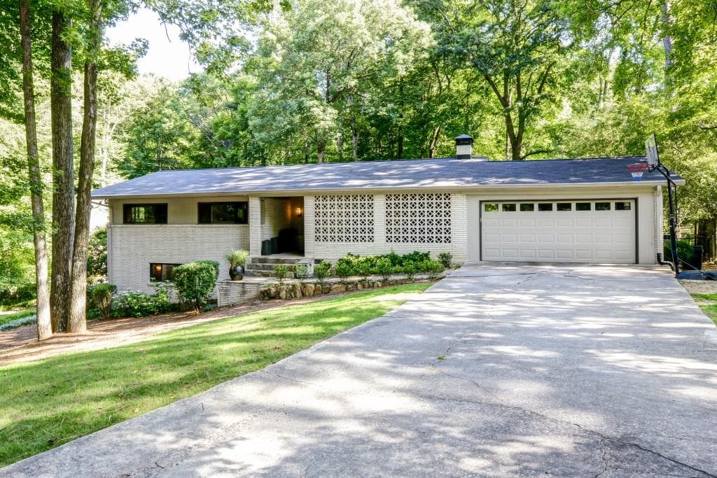 4 bedroom, 1,828 sq ft single family residence sold at 2900 Greenbrook Way, Atlanta, GA 30345
