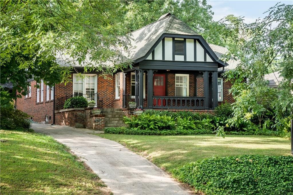 4 bedroom, 1,828 sq ft single family residence sold at 2259 E Lake Road, Atlanta, GA 30307