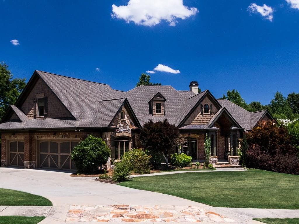 4 bedroom, 3,982 sq ft single family residence sold at 5623 Brendlynn Drive, Suwanee, GA 30024