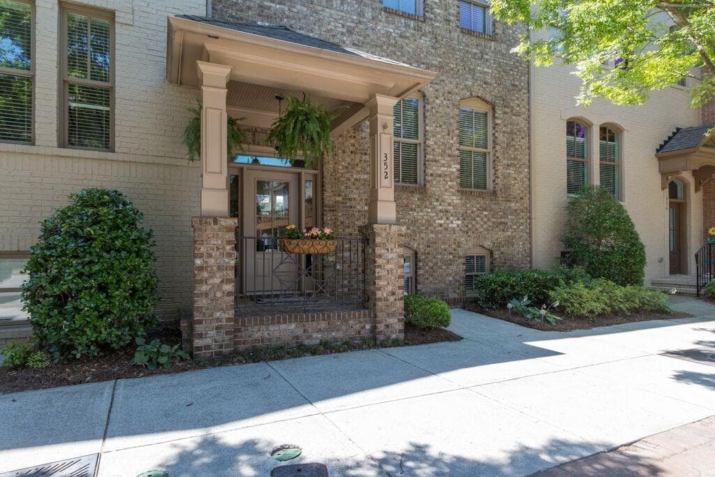 4 bedroom, 2,224 sq ft townhouse sold at 352 Suwanee Avenue 352, Suwanee, GA 30024