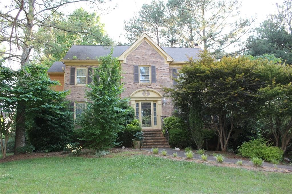 3 bedroom, 2,910 sq ft single family residence sold at 801 Deer Oaks Drive, Lawrenceville, GA 30044