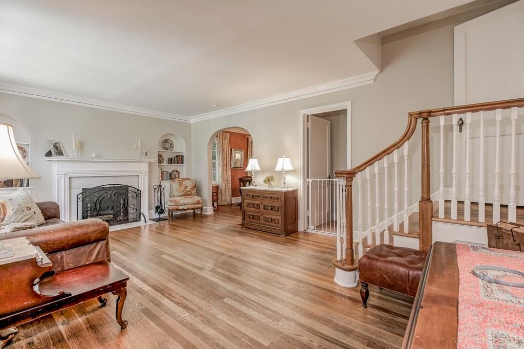 3 bedroom, 1,846 sq ft single family residence sold at 1221 Briarwood Drive, Atlanta, GA 30306