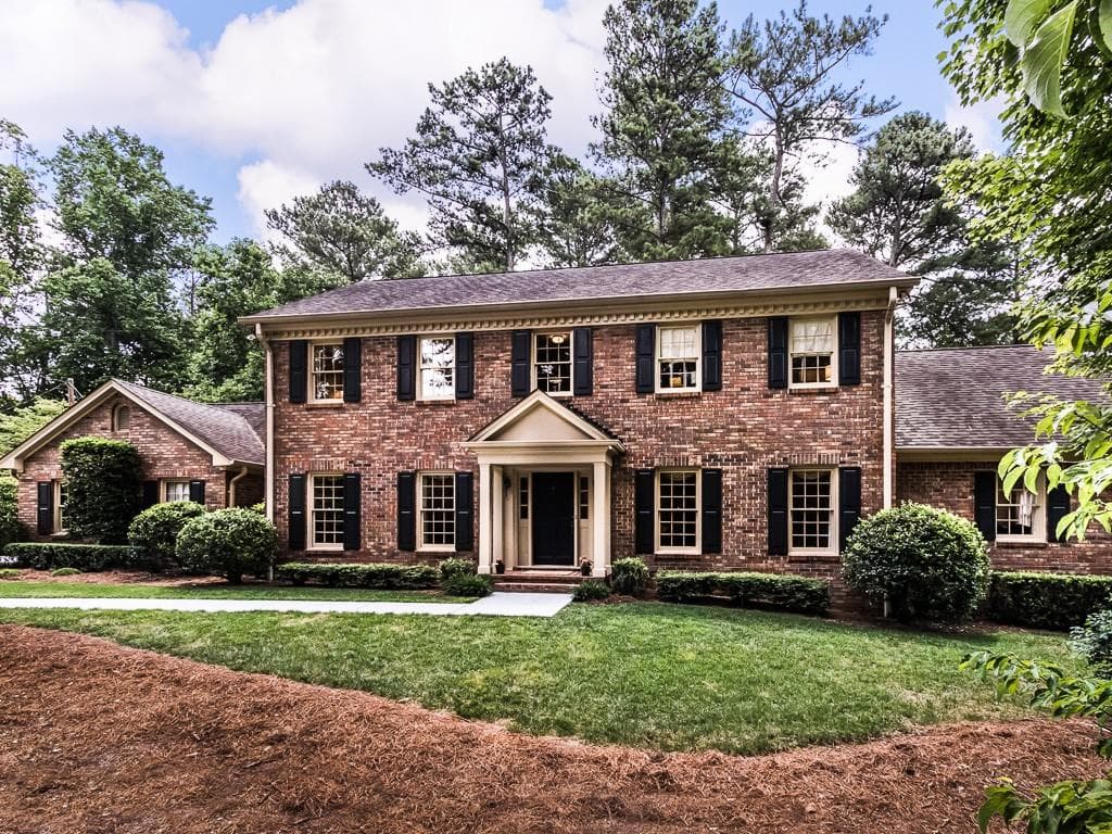 4 bedroom, 3,773 sq ft single family residence sold at 6115 Weatherly Drive, Atlanta, GA 30328
