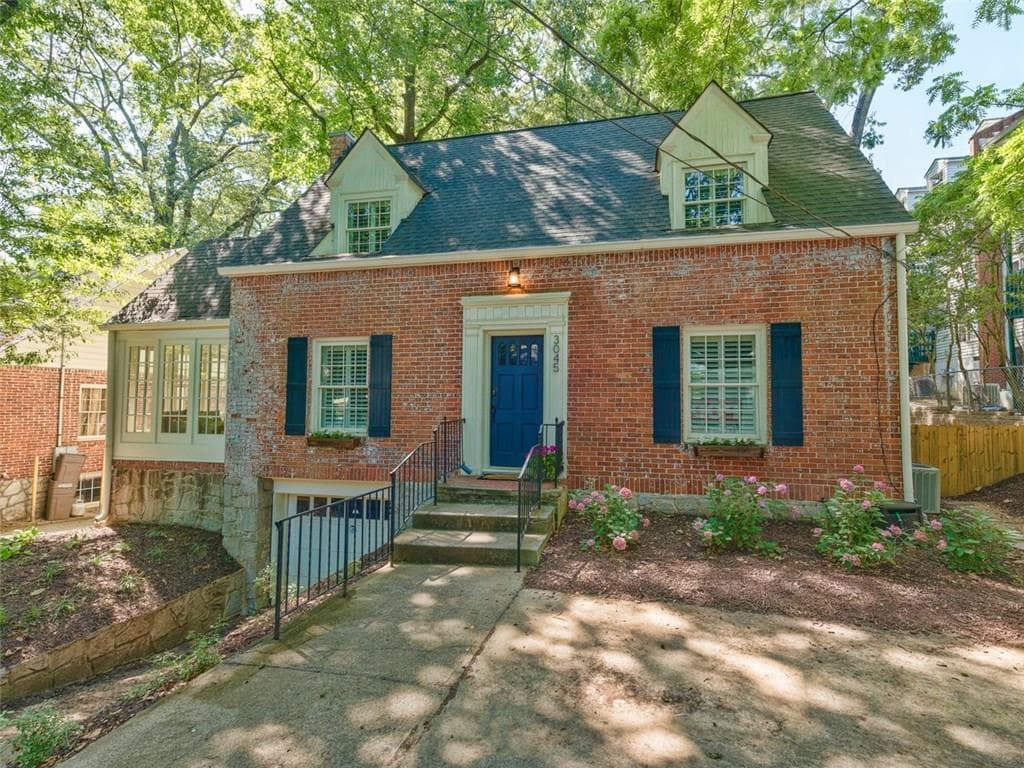 3 bedroom, 2,223 sq ft single family residence sold at 3045 Peachtree Drive, Atlanta, GA 30305