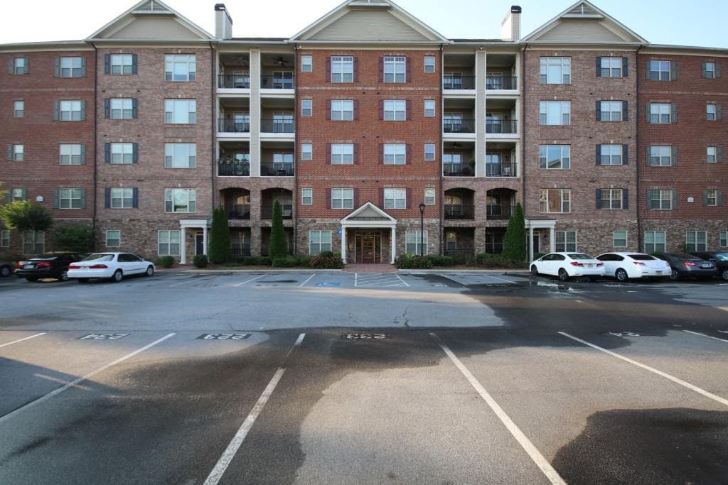 2 bedroom, 1,457 sq ft condominium sold at 2300 Peachford Road 2310, Dunwoody, GA 30338