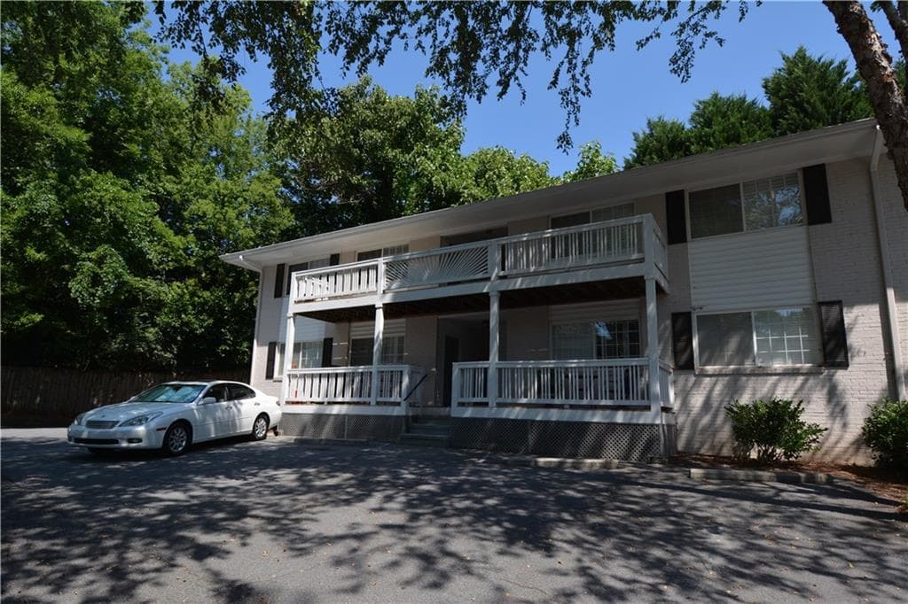 1 bedroom condominium sold at 1990 Wellbourne Drive 8, Atlanta, GA 30324