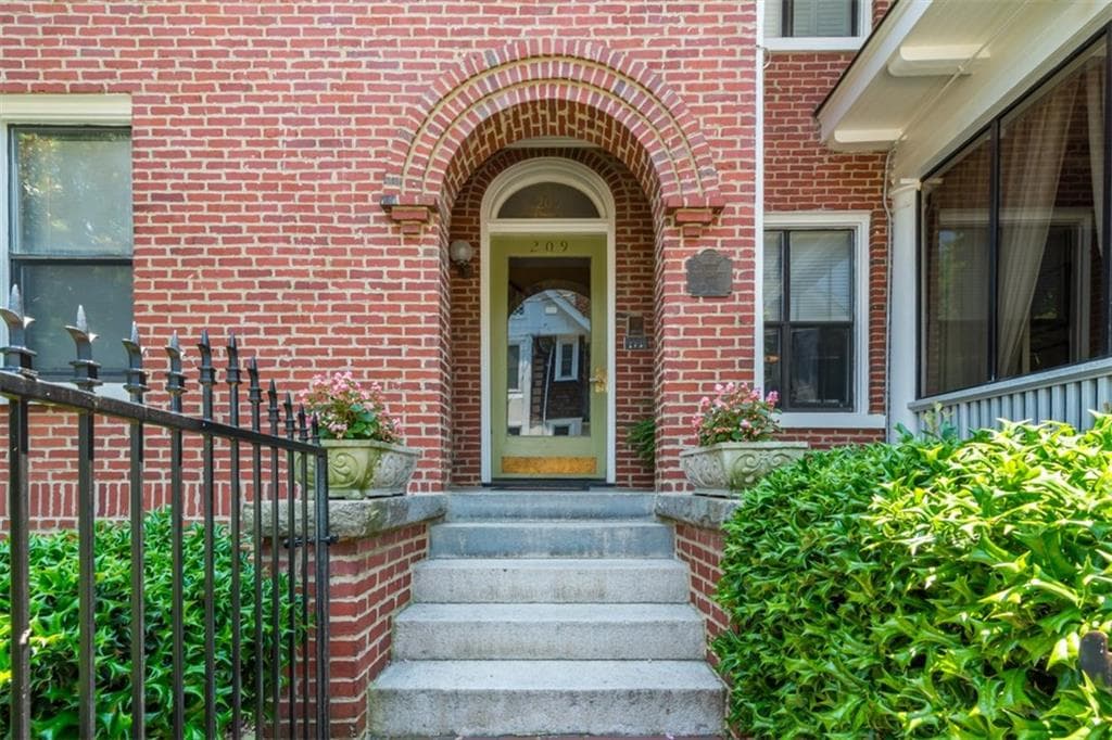 1 bedroom, 1,144 sq ft condominium sold at 209 3rd Street 3, Atlanta, GA 30308