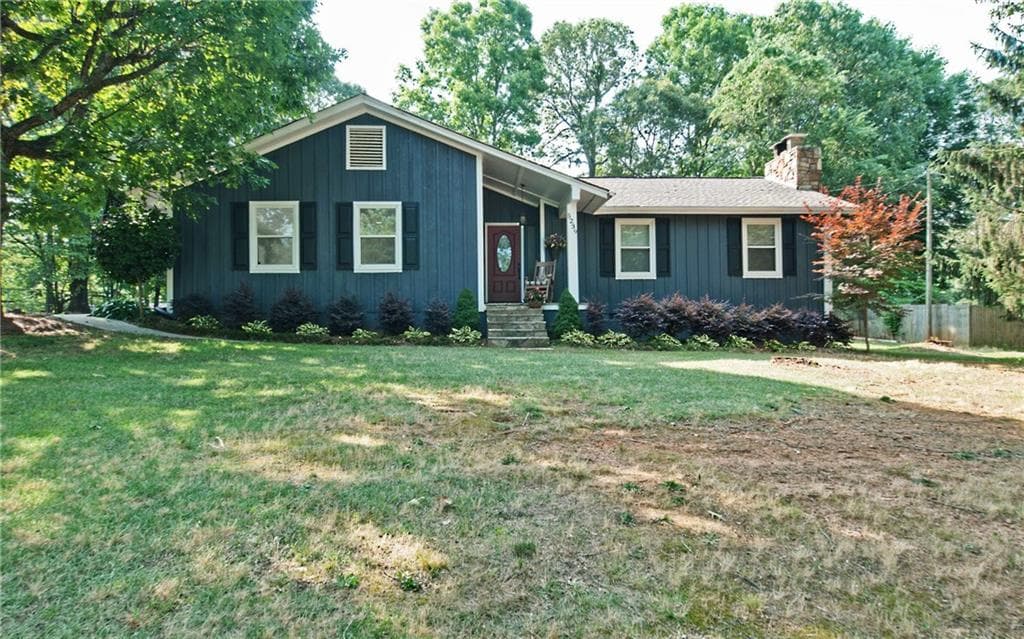 3 bedroom, 1,616 sq ft single family residence sold at 5239 STEPHENS Road, Oakwood, GA 30566