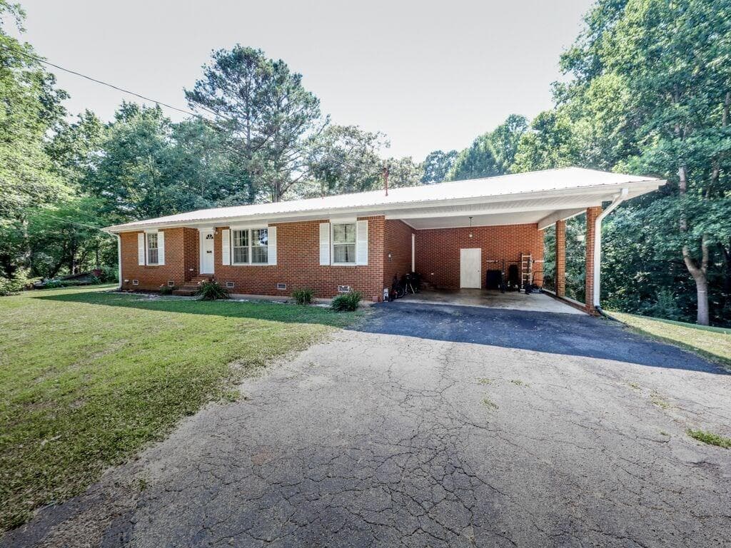 137 Ann Drive, Canton, GA 30114 — most recent listing photo