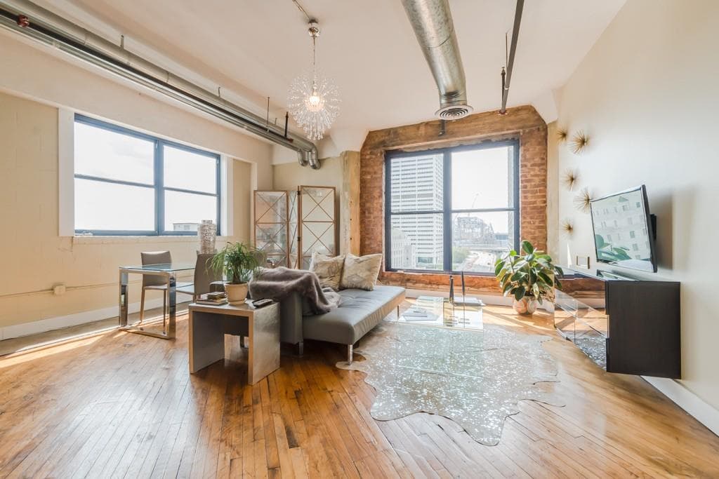 1 bedroom, 1,020 sq ft condominium sold at 87 Peachtree Street 701, Atlanta, GA 30303