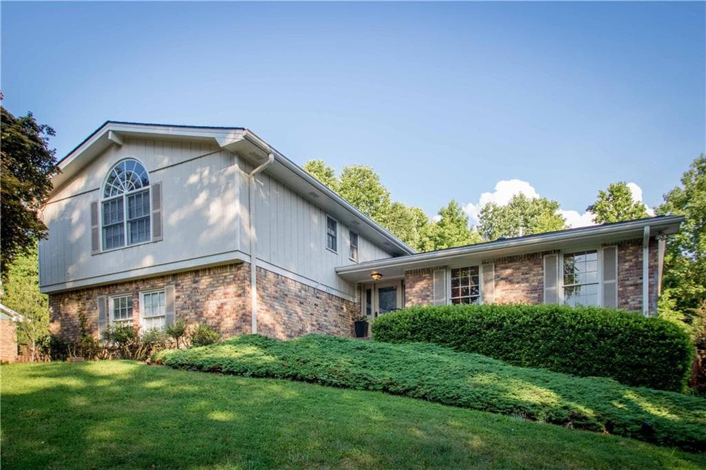 2427 Redcliff Way, Dunwoody, GA 30338 — most recent listing photo