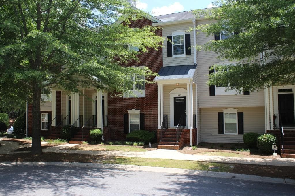 2 bedroom, 1,368 sq ft townhouse sold at 239 VILLAGE SQUARE Drive 239, Woodstock, GA 30188