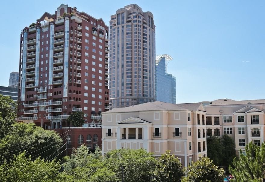 2 bedroom, 1,230 sq ft condominium sold at 3481 Lakeside Drive 807, Atlanta, GA 30326