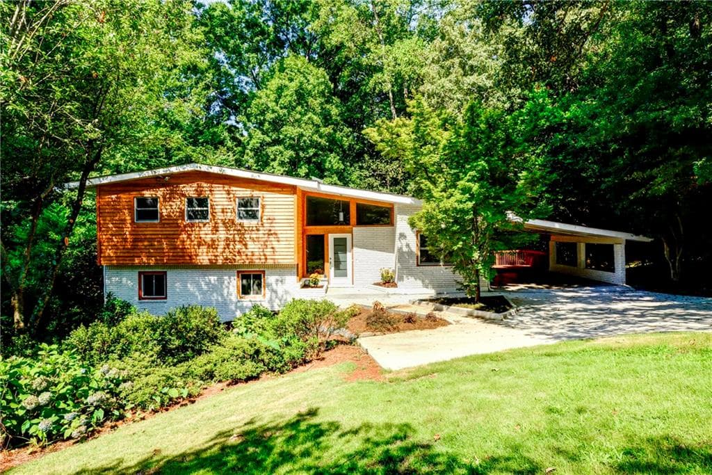5 bedroom, 2,497 sq ft single family residence sold at 1092 Burton Drive, Atlanta, GA 30329