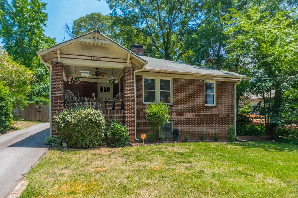 3 bedroom single family residence sold at 1066 E Confederate Avenue, Atlanta, GA 30316