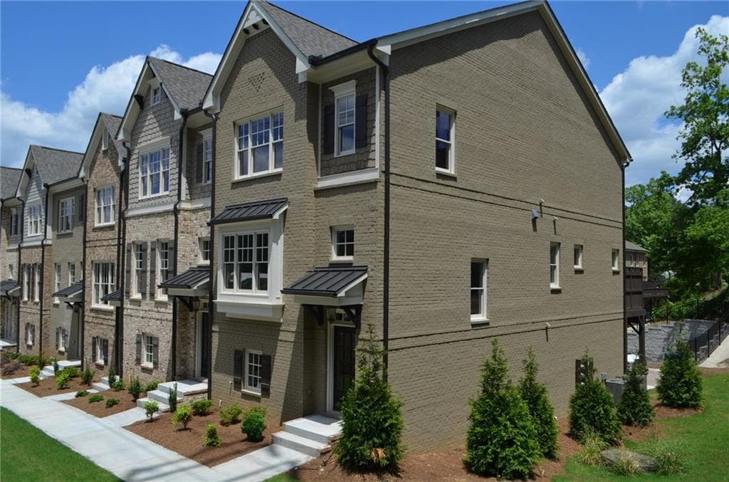 4000 Chastain Preserve Way, Atlanta, GA 30342 — most recent listing photo