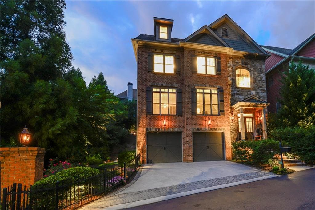 4 bedroom, 3,558 sq ft single family residence sold at 1140 Chantilly Commons Drive, Atlanta, GA 30324
