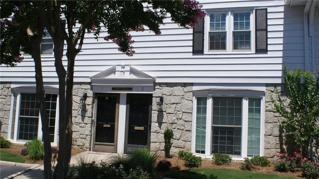 2 bedroom townhouse sold at 136 Peachtree Memorial Drive NC2, Atlanta, GA 30309