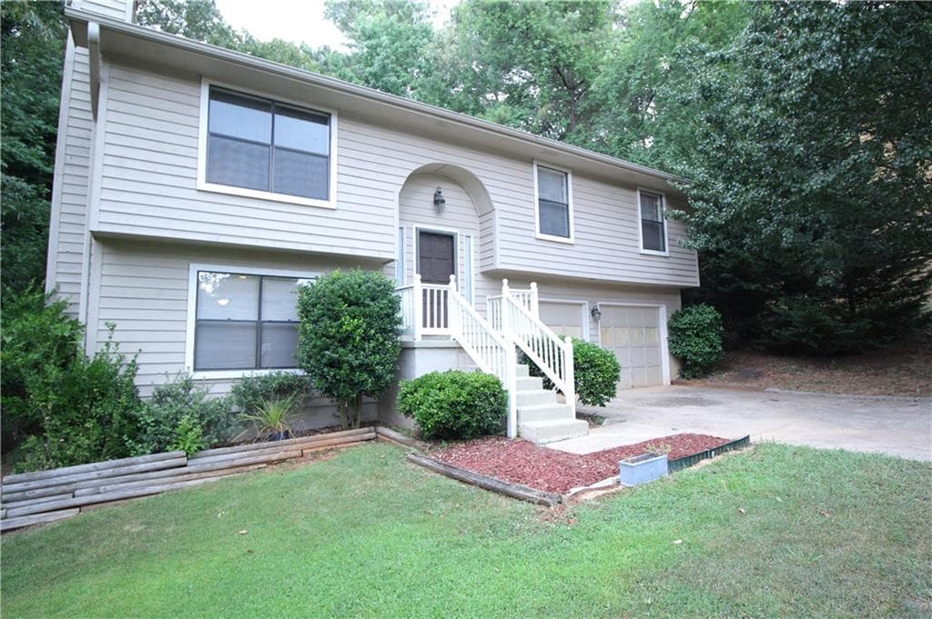 4 bedroom, 1,600 sq ft single family residence sold at 10105 Old Woodland Entry, Alpharetta, GA 30022