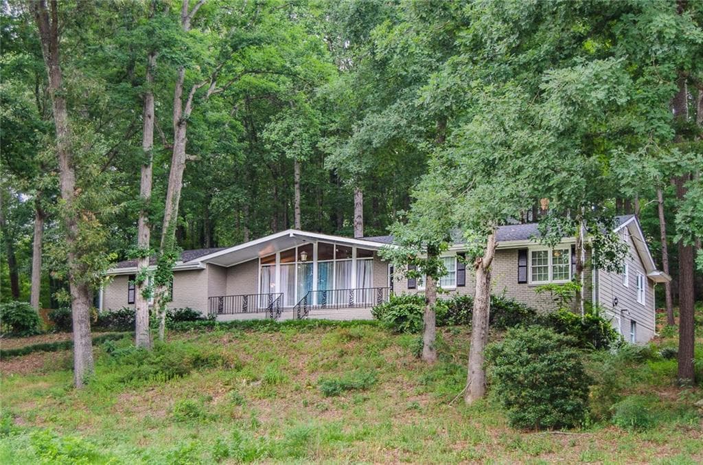 4 bedroom, 1,992 sq ft single family residence sold at 1045 Lake Charles Drive, Roswell, GA 30075