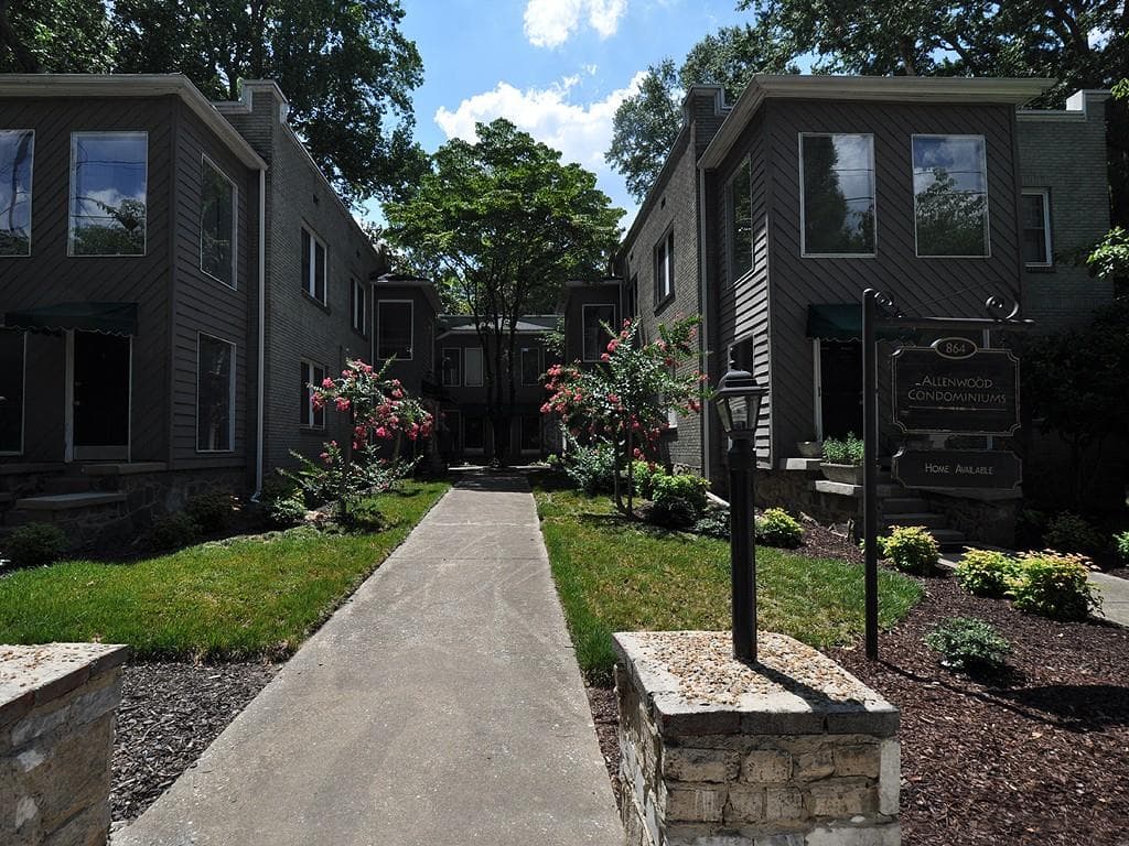 2 bedroom, 1,000 sq ft condominium sold at 864 Charles Allen Drive 2, Atlanta, GA 30308