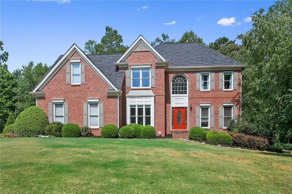 5 bedroom, 2,878 sq ft single family residence sold at 924 Lakemere Crest, Suwanee, GA 30024