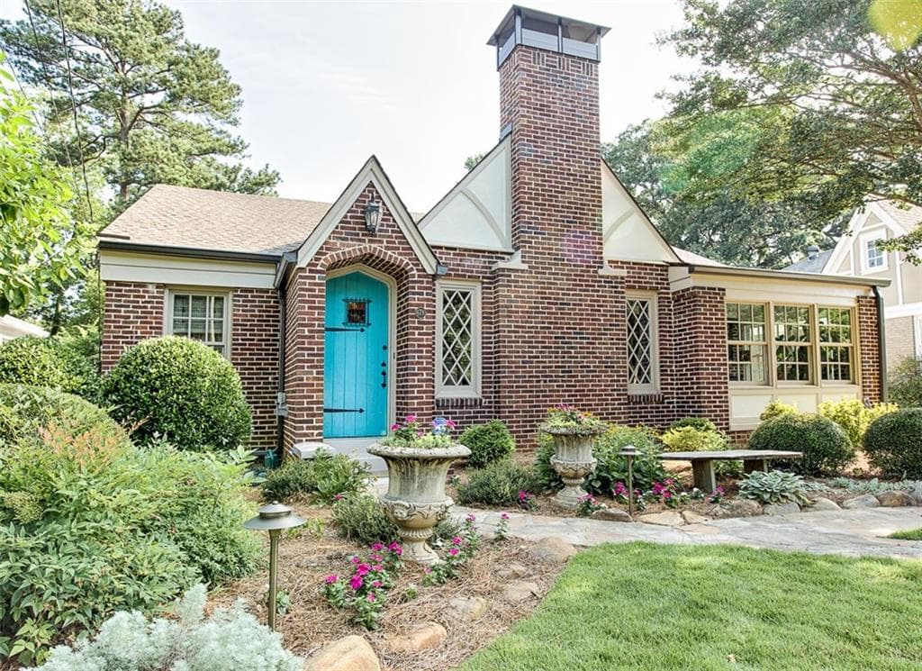 4 bedroom, 2,430 sq ft single family residence sold at 678 Yorkshire Road, Atlanta, GA 30306