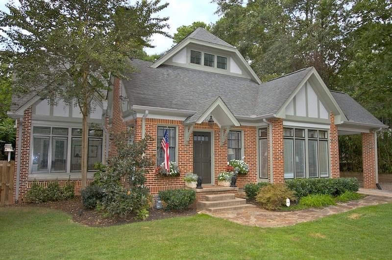 5 bedroom, 3,045 sq ft single family residence sold at 1810 Burlington Place, Atlanta, GA 30307