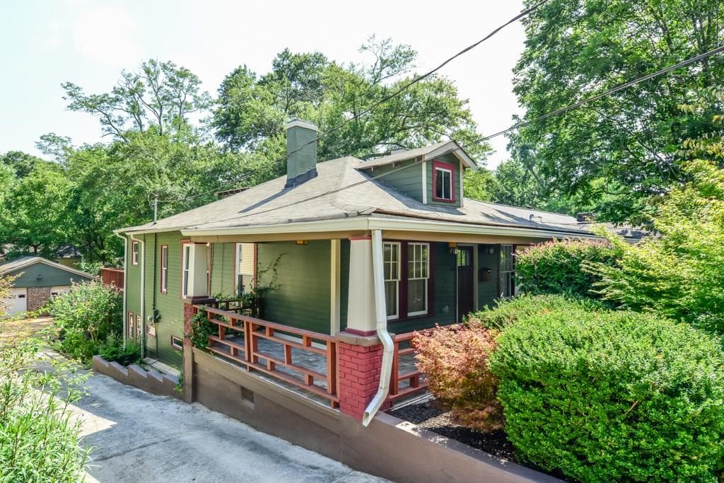 4 bedroom, 2,056 sq ft single family residence sold at 495 Robinson Avenue, Atlanta, GA 30315