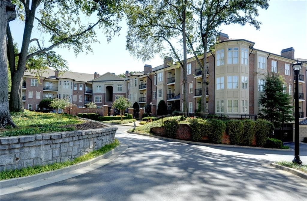 2 bedroom condominium sold at 825 Highland Lane 1304, Atlanta, GA 30306