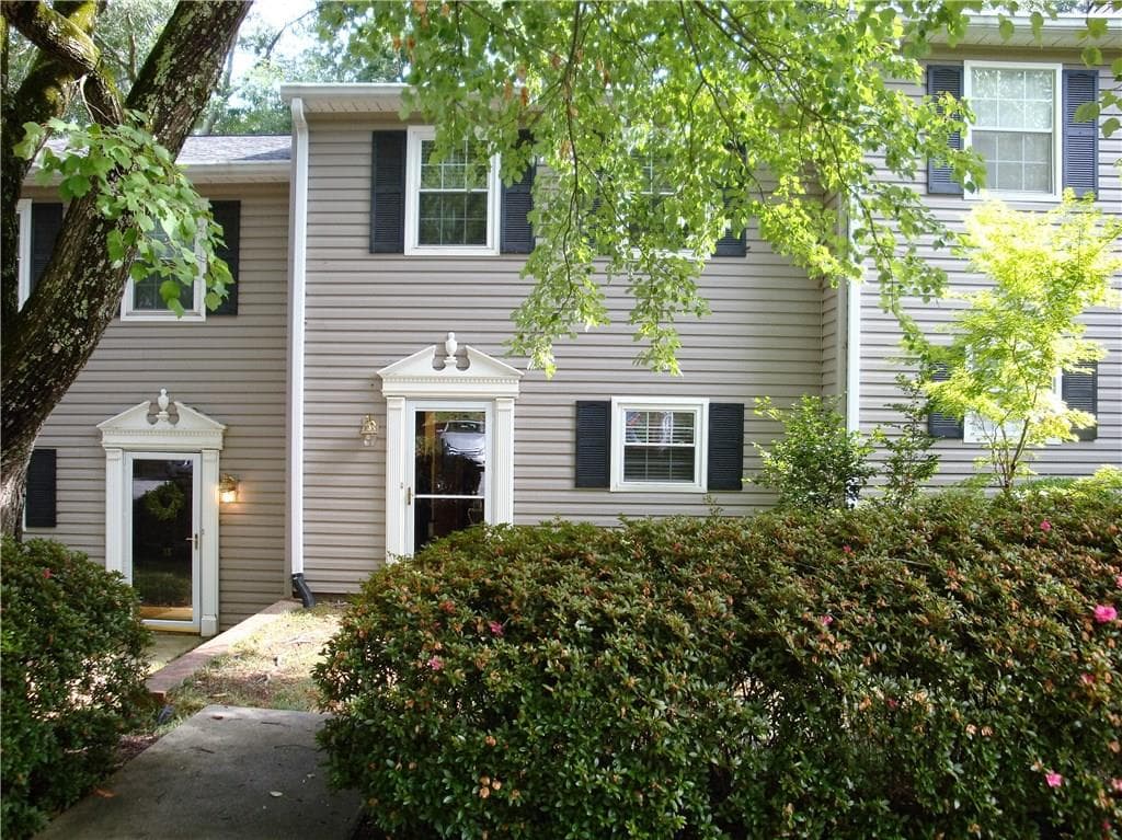 2 bedroom, 1,406 sq ft condominium sold at 1750 CLAIRMONT Road 14, Decatur, GA 30033