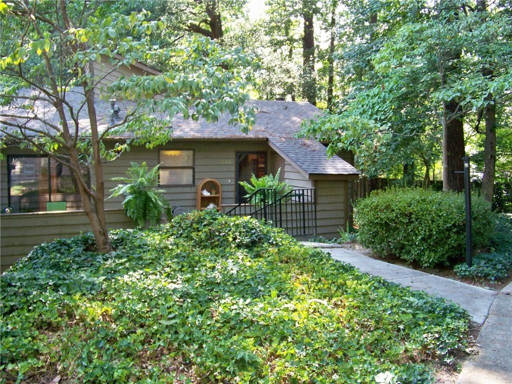 822 Bonnie Glen Drive 822, Marietta, GA 30067 — most recent listing photo