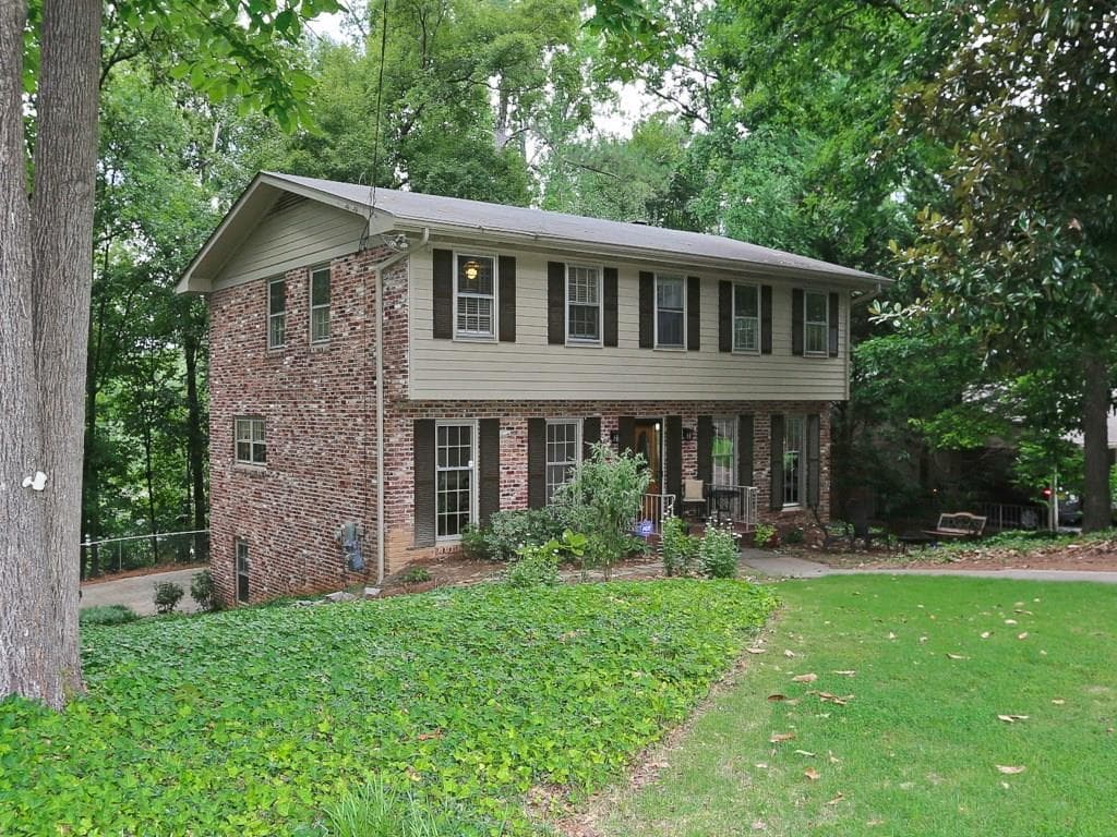 4 bedroom, 2,784 sq ft single family residence sold at 1384 Vista Leaf Drive, Decatur, GA 30033