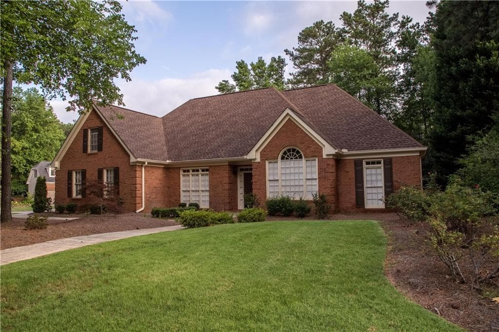 3 bedroom, 2,736 sq ft single family residence sold at 902 Hawkhorn Court, Alpharetta, GA 30005