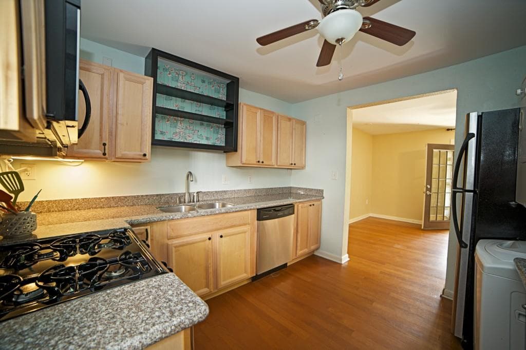 2 bedroom, 800 sq ft condominium sold at 1355 Euclid Avenue 35C, Atlanta, GA 30307