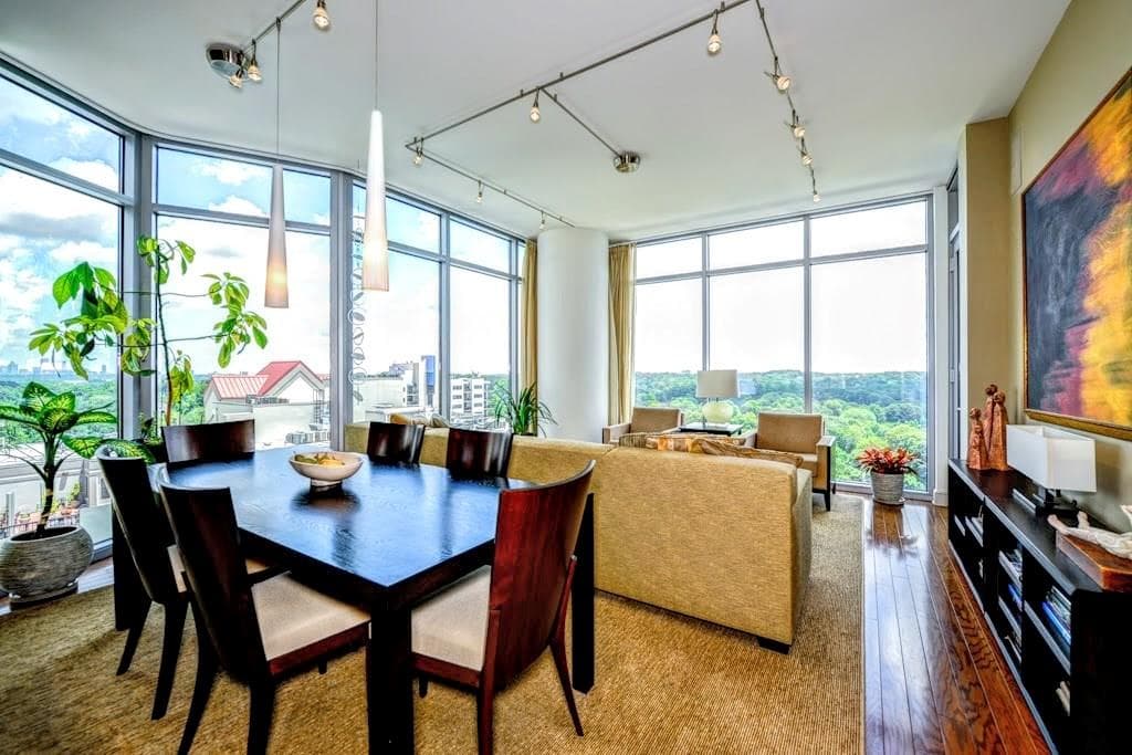 2 bedroom, 1,727 sq ft condominium sold at 222 12th Street 1607, Atlanta, GA 30309