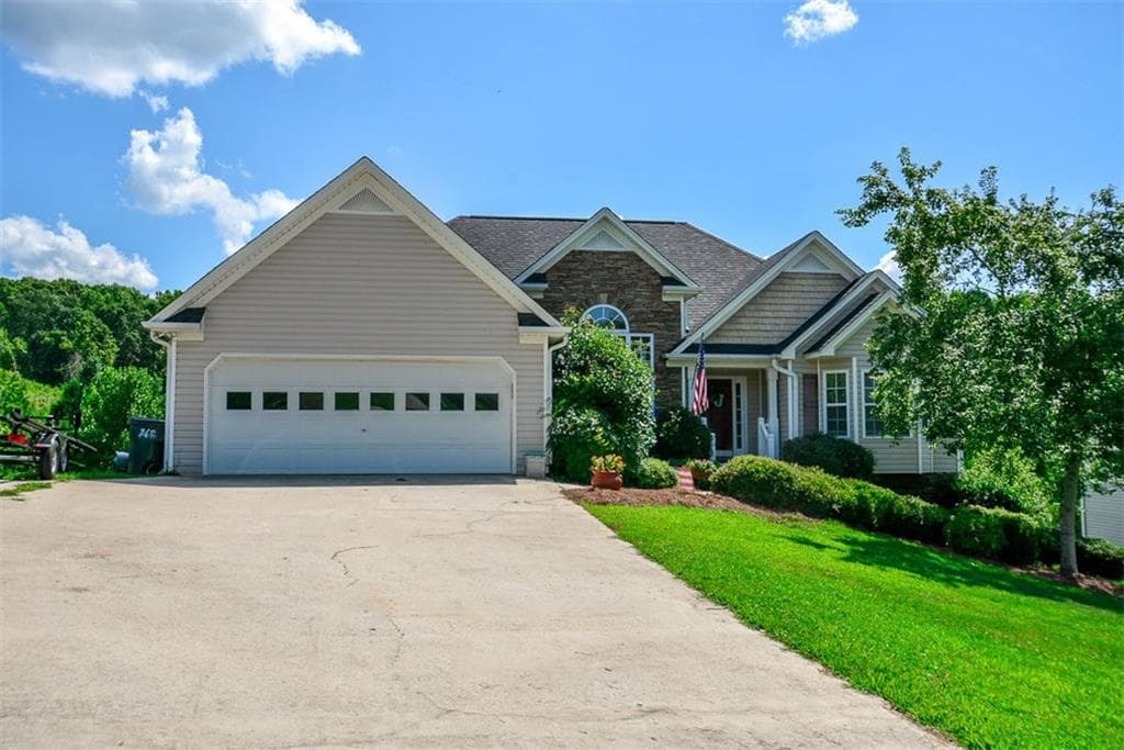 4 bedroom single family residence sold at 211 Dunleith Drive, Dallas, GA 30132