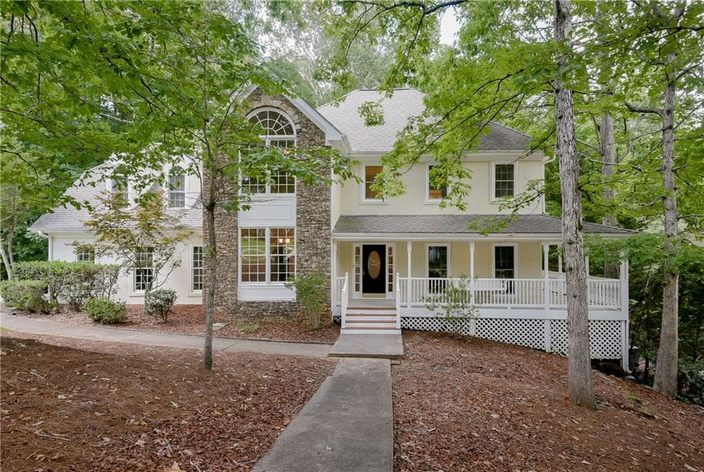 5 bedroom, 3,195 sq ft single family residence sold at 12130 Wexford Mill Court, Roswell, GA 30075