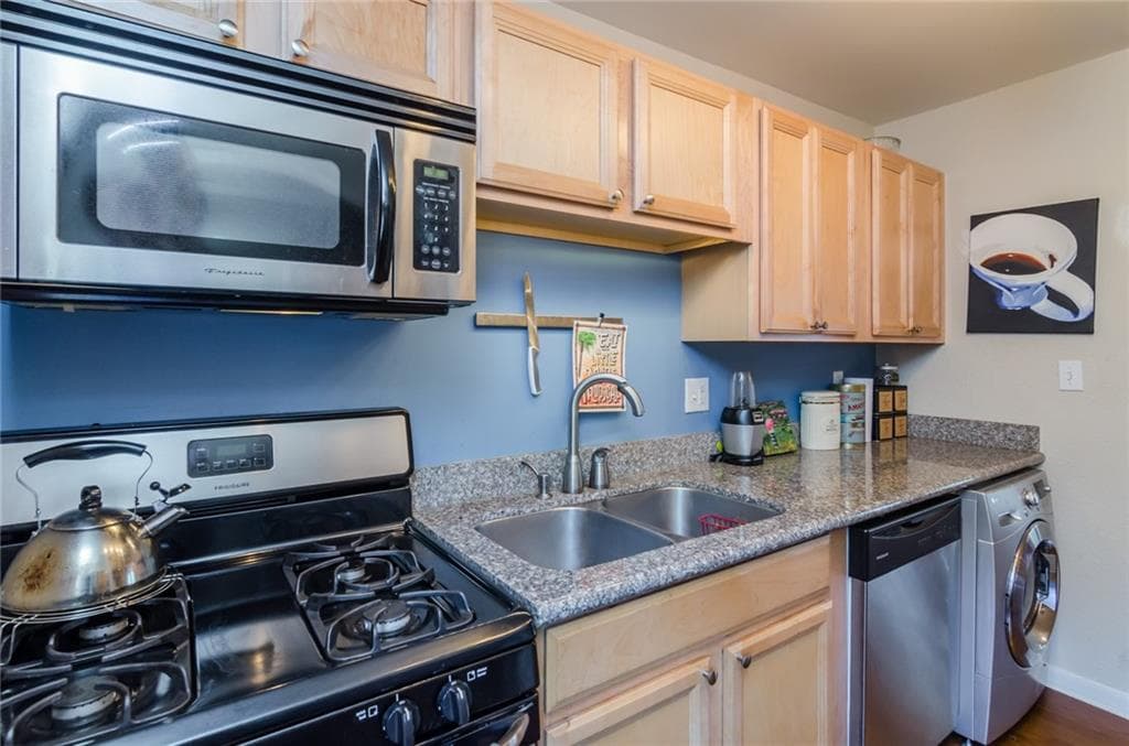 1 bedroom, 492 sq ft condominium sold at 1355 Euclid Avenue B29, Atlanta, GA 30307