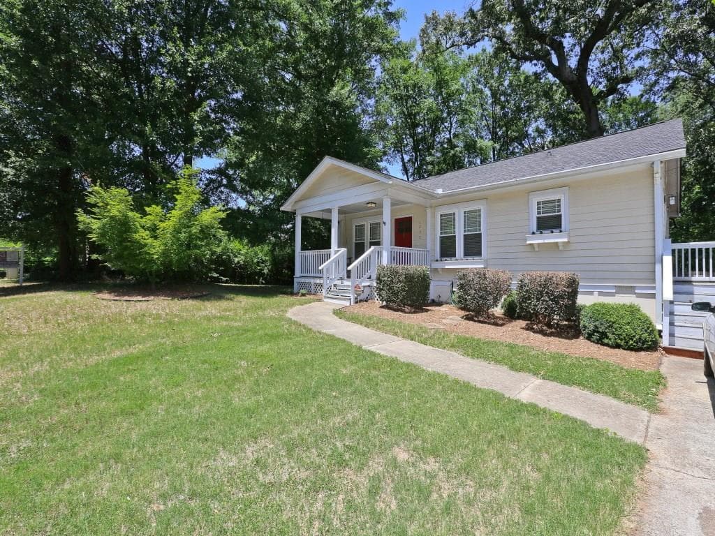 3 bedroom, 1,080 sq ft single family residence sold at 1230 Oak Grove Avenue, Atlanta, GA 30316