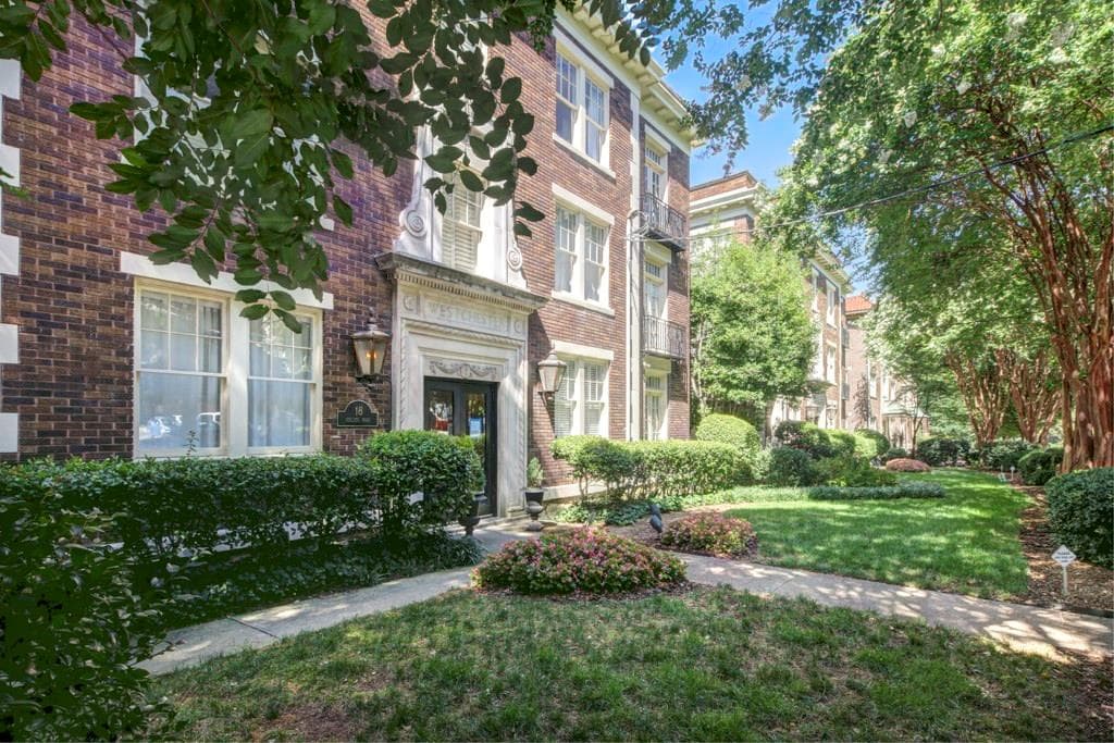 2 bedroom, 1,080 sq ft condominium sold at 18 Collier Road 10, Atlanta, GA 30309