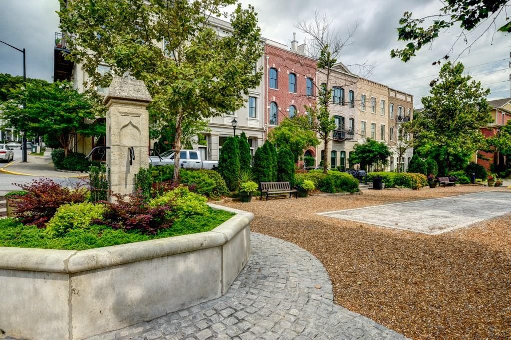 1 bedroom, 723 sq ft condominium sold at 924 Garrett Street 206, Atlanta, GA 30316